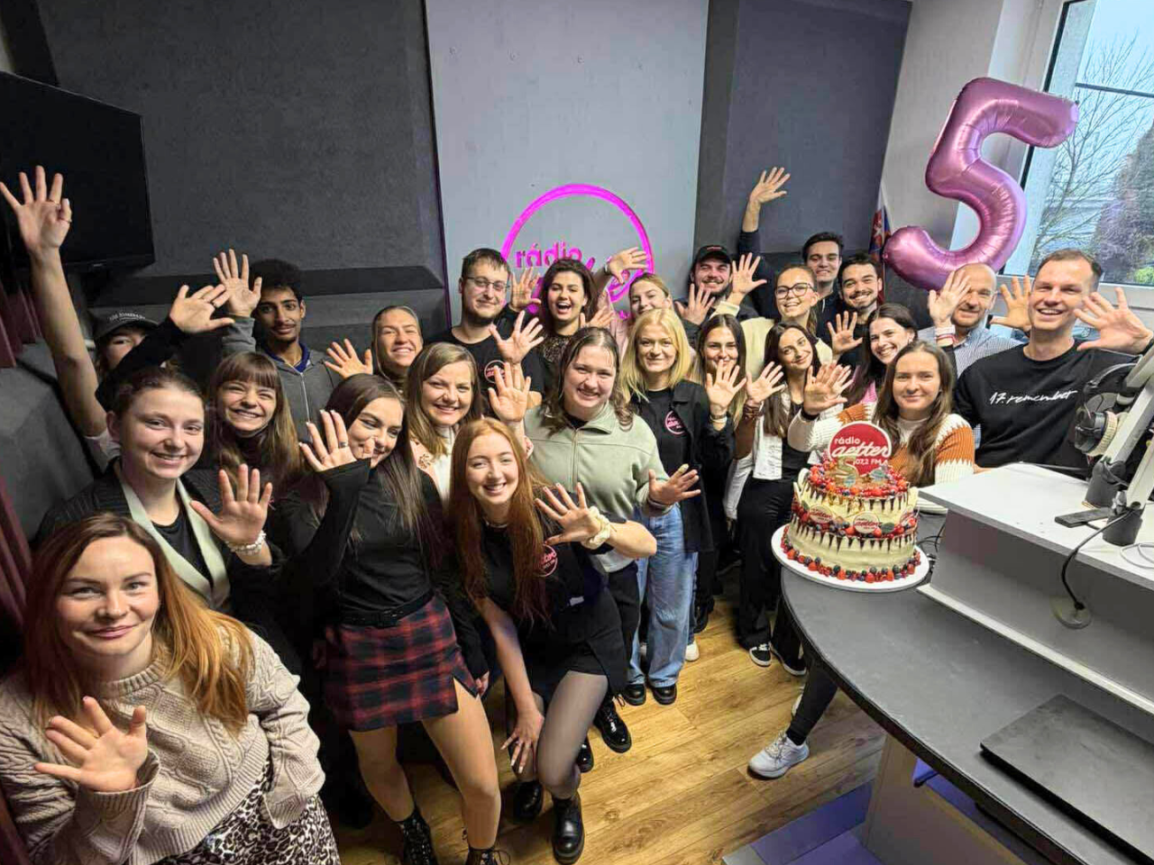 Rádio Aetter oslávilo päť rokov na frekvencii, ktorá pre študentov symbolizuje slobodu