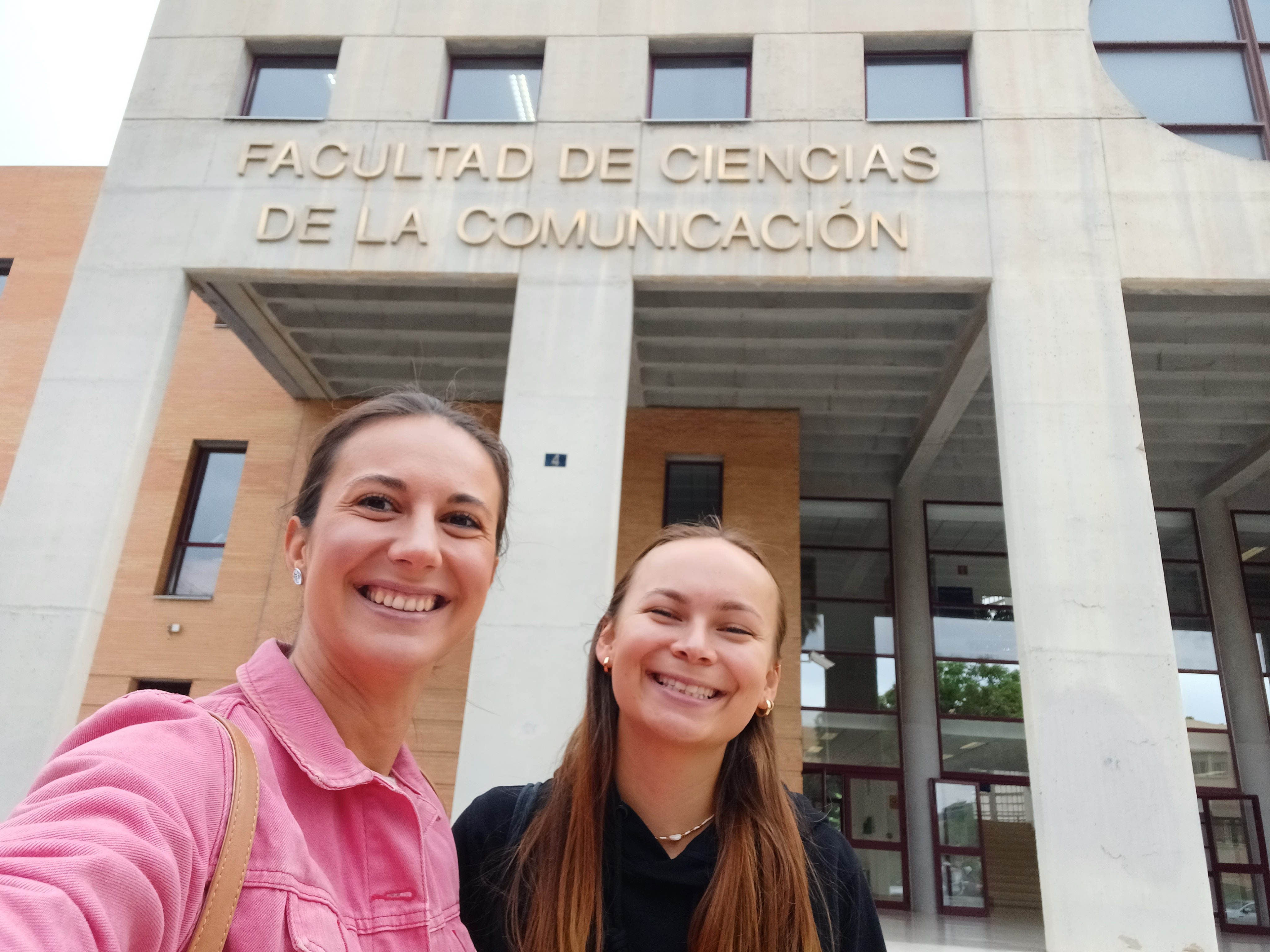 selfie pred nasou fakultou maria smilnakova dolniakova 1 | WebJET CMS